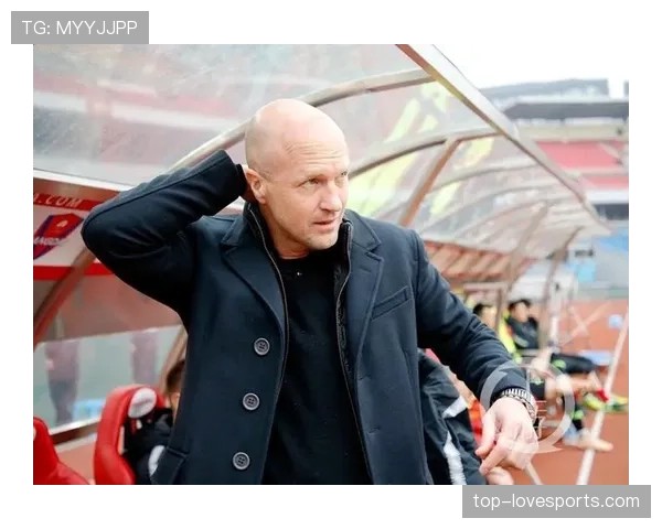 克鲁伊夫直塞如何撕开强强对话中的防线：角色进化与当代对比